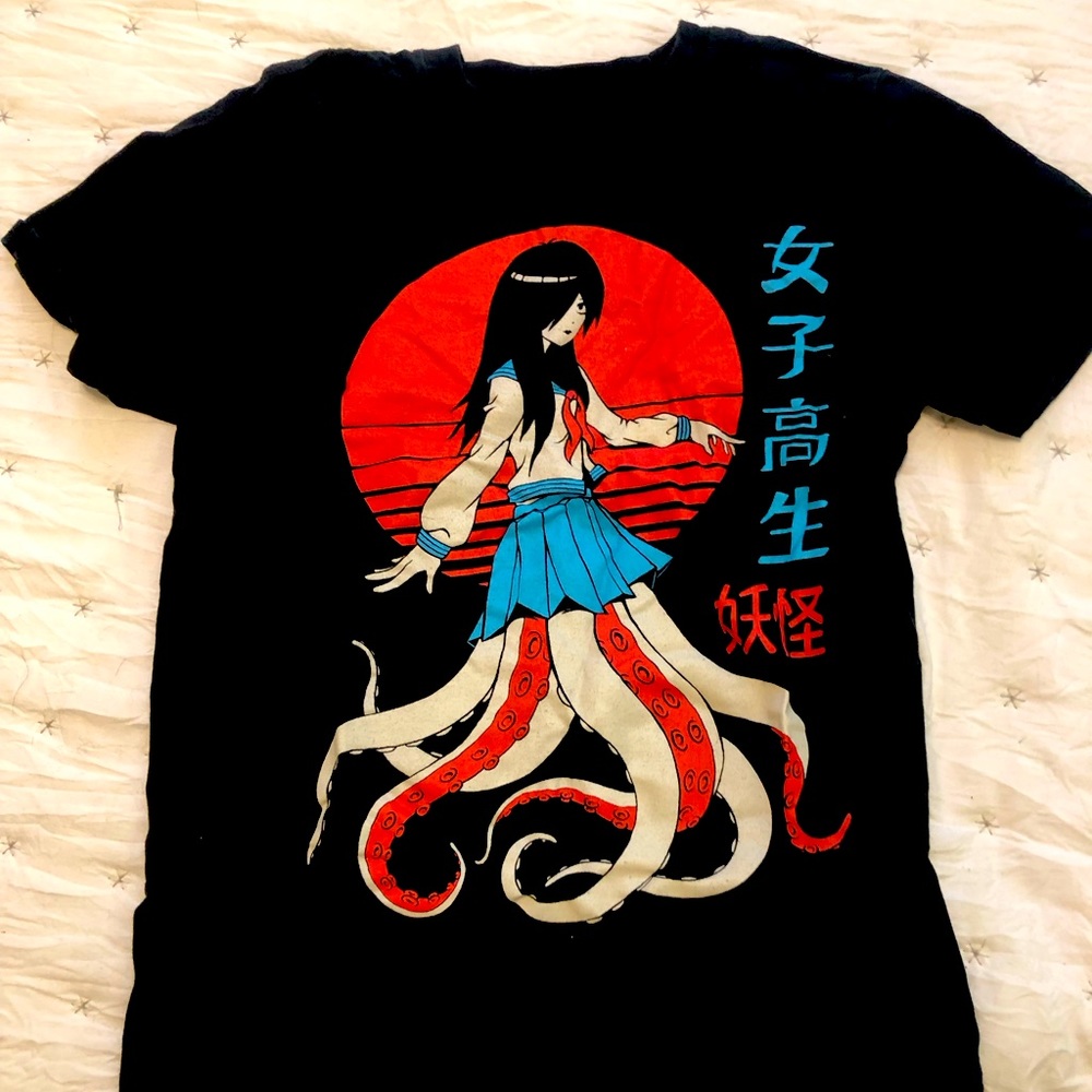 Hot Topic graphic tee